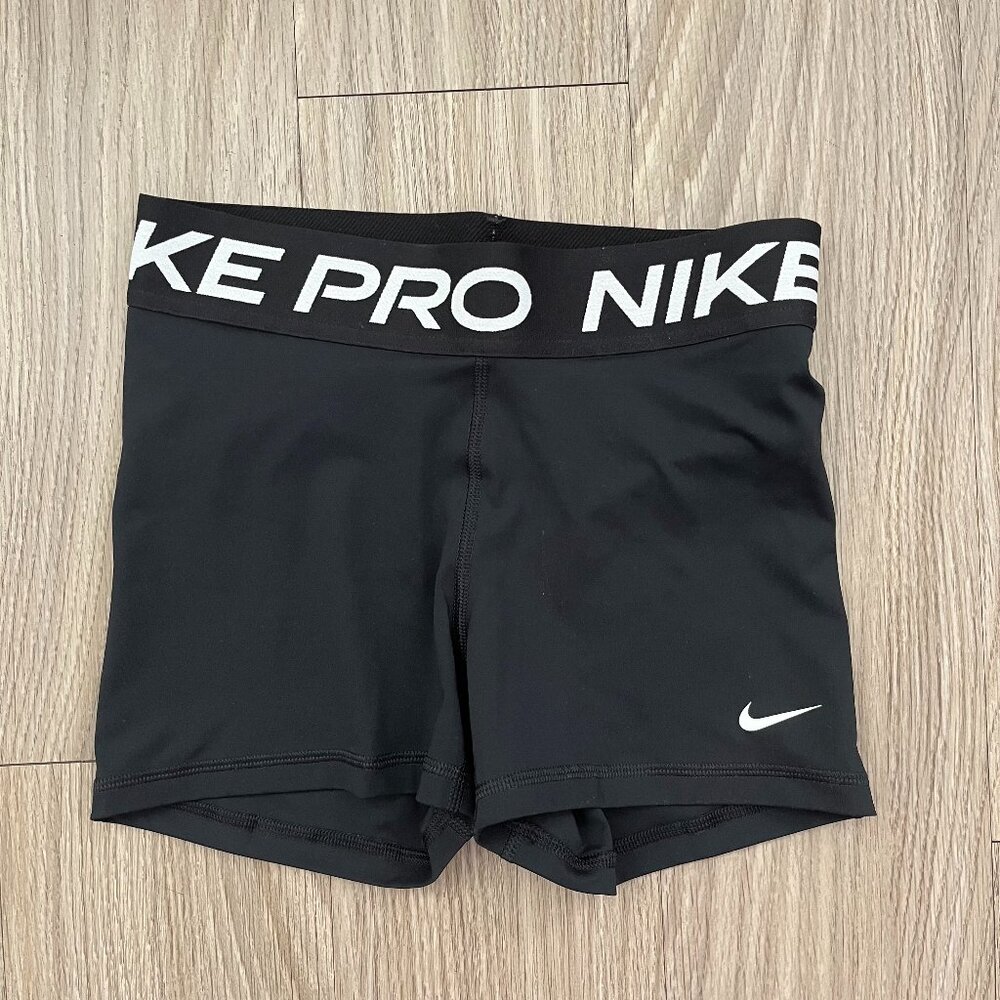 NWOT Nike Pro Shorts (Size S)
